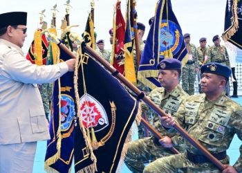 Presiden Prabowo Subianto menghadiri acara Presidential Inspection di Kapal Perang Republik Indonesia (KRI) dr. Radjiman Wedyodiningrat (RJW-992) di Markas Komando Lintas Laut Militer (Kolinlamil), Tanjung Priok, Jakarta Utara, pada Kamis, 2 Oktober 2025. Foto: BPMI Setpres/Rusman