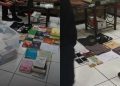 Beberapa buku Delpedro Marhaen yang disita pihak aparat kepolisian