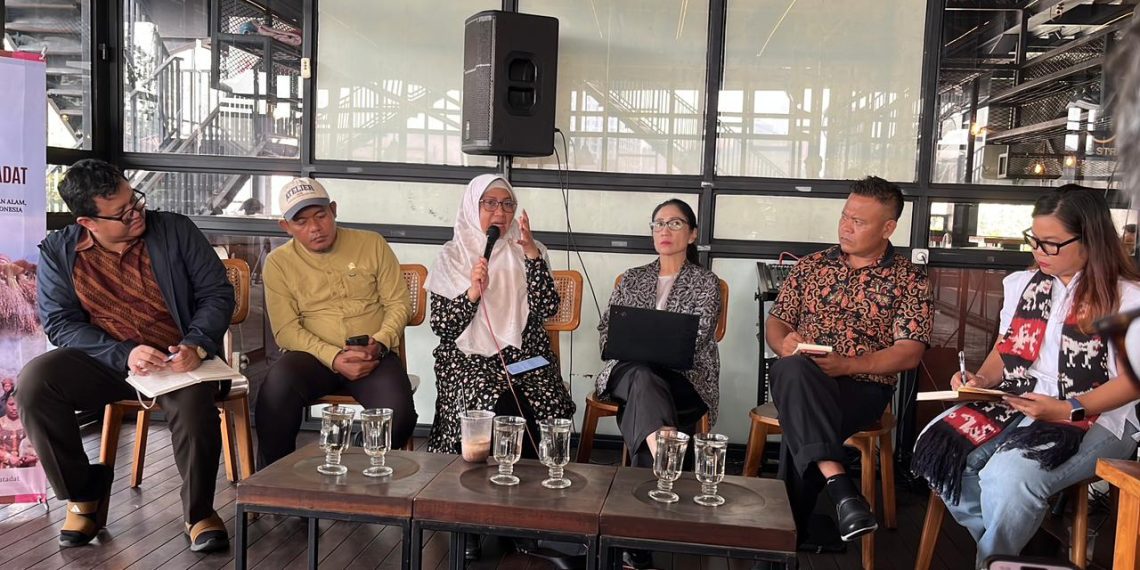 Diskusi Publik bertajuk “Ekonomi Kerakyatan dan Pengakuan Masyarakat Adat” di SleepLess Owl, Jakarta Selatan.
