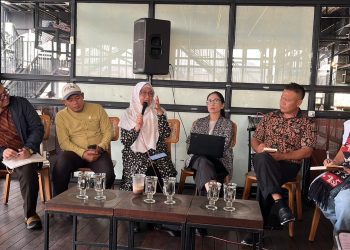 Diskusi Publik bertajuk “Ekonomi Kerakyatan dan Pengakuan Masyarakat Adat” di SleepLess Owl, Jakarta Selatan.