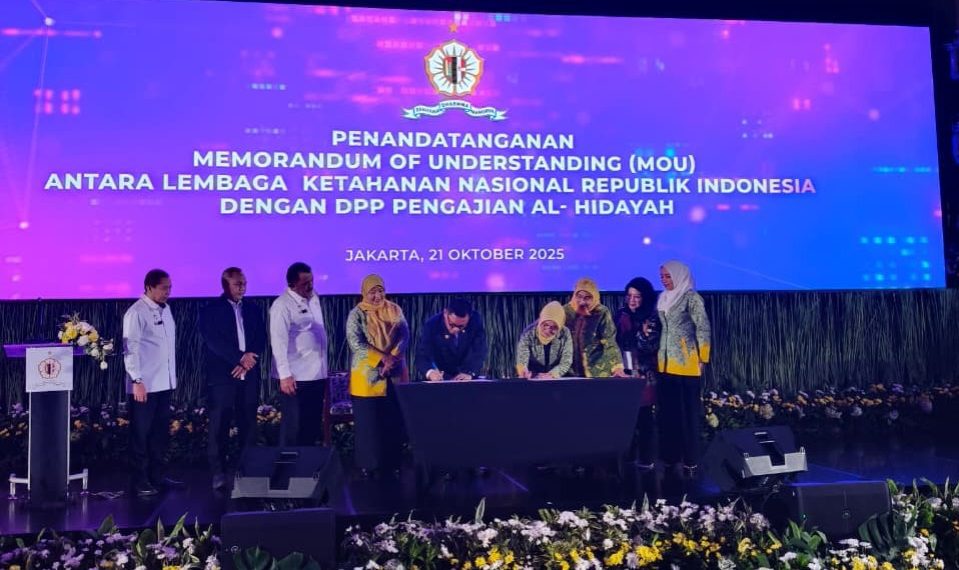 Penandatanganan MOU antara Pengajian Al Hidayah dengan LEMHANAS.