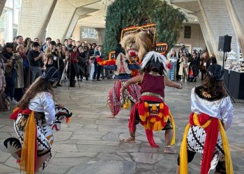 Reog Ponorogo yang dibawakan oleh seniman Reog dari Ponorogo tampil di markas besar UNESCO pada 14 Oktober 2025, saat pelaksanaan sidang Executive Board UNESCO.