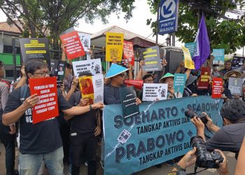 Aksi menolak pembredelan Tempo