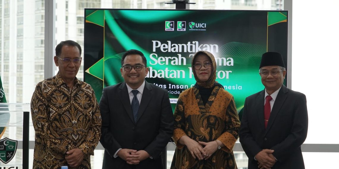 La Ode M. Kamaluddin ( Kiri), Rifqinizamy Karsa Yudha (Kedua dari Kanan), Siti Zuhro (Kedua dari kanan), Asep Saefudin (Kanan)