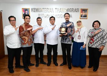 Wamen Viva Yoga saat menerima jajaran pengurus Ikatan Alumni Universitas Indonesia (ILUNI) di Kantor Kementerian Transmigrasi, Kalibata, Jakarta, pada Kamis (27/11)