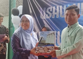 Ketua Umum HMI Komsat Ushuluddin UINSA Raih Penghargaan Mahasiswa Berprestasi