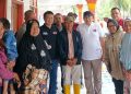 Ketua Umum PKN, Anas Urbaningrum, bersama warga terdampak banjir di Sumatera Barat, Rabu (10/12). Sumber foto : istimewa.