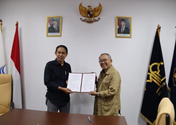 Ketua Lembaga Manajemen Kolektif Nasional (LMKN) Pencipta, Andi Mulhanan Tombolotutu (Kanan)