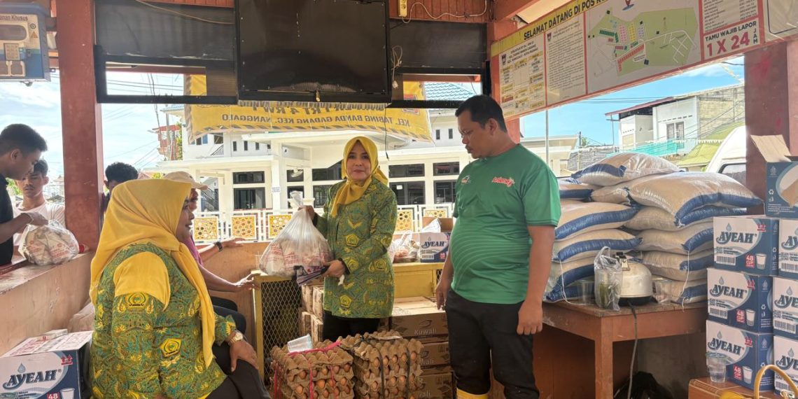 Pengajian Al Hidayah saat menyalurkan bantuan bagi korban bencana di Sumatera.