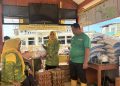 Pengajian Al Hidayah saat menyalurkan bantuan bagi korban bencana di Sumatera.