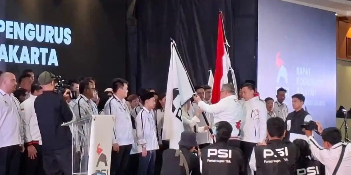 Pelantikan pengurus DPW PSI oleh Ketua Harian DPP PSI Ahmad Ali mewakili Ketua Umum PSI Kaesang Pangarep di Hotel Grand Sahid Jaya, Minggu, (14/12/2025).