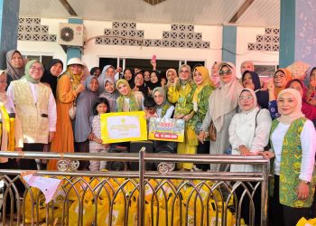 Penyaluran bantuan untuk korban bencana Sumatera Barat dari Pengajian Al-Hidayah