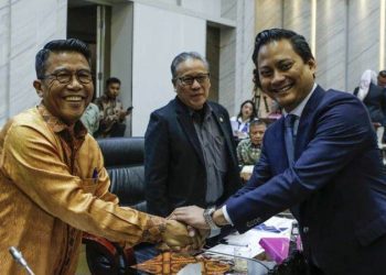 Thomas Djiwandono (kanan) dan Ketua Komisi XI DPR RI, Misbakhun