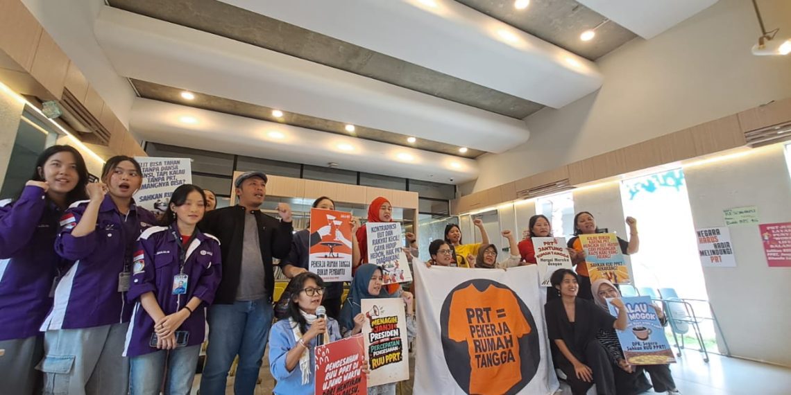 konferensi pers Koalisi Sipil untuk Pengesahan UU PPRT menjelang peringatan Hari Pekerja Rumah Tangga (PRT) Nasional, 15 Februari 2026, di Jakarta.