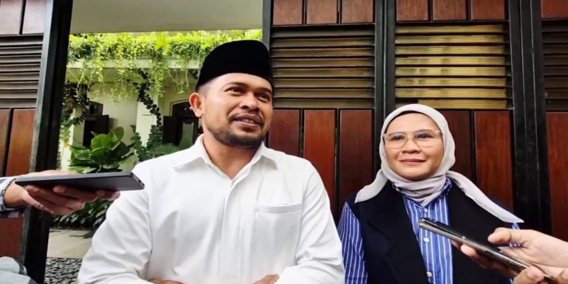 Ketua DPD PSI Jawa Barat Abang Ijo Hapidin bersama Mantan Bupati Indramayu, Nina Agustina Da'i Bachtiar usai menemui Jokowi