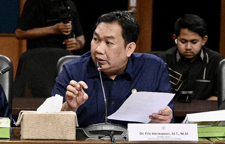 Anggota DPR RI Fraksi Partai Golkar, Eric Hermawan
