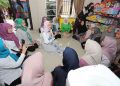 Rustini Muhaimin (tengah)