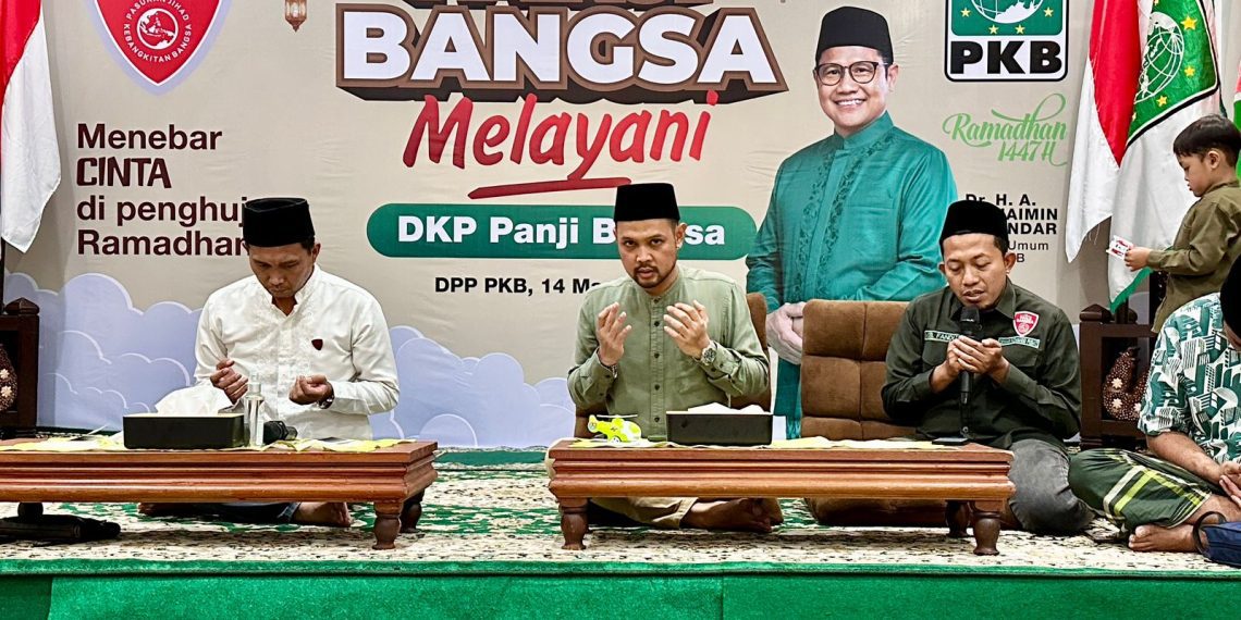Ketua Umum DKP Panji Bangsa, Rivqy Abdul Halim (tengah)
