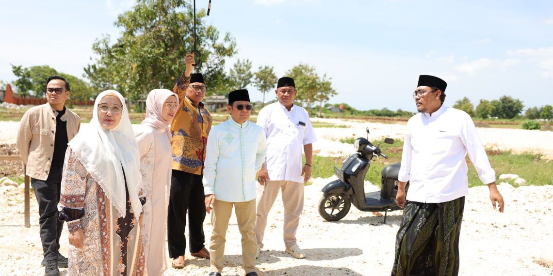 Menteri Koordinator Bidang Pemberdayaan Masyarakat, Abdul Muhaimin Iskandar, saat berkunjung ke Universitas Sunan Gresik.