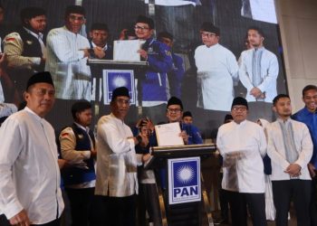 Prosesi Penyerahan SK 27 DPD PAN Jatim