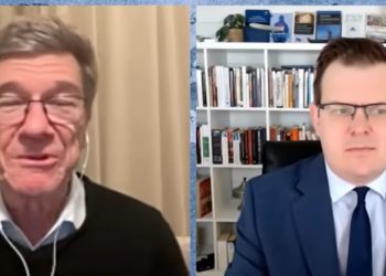 Jefrey Sachs bersama dengan jurnalis Glenn Greenwald,