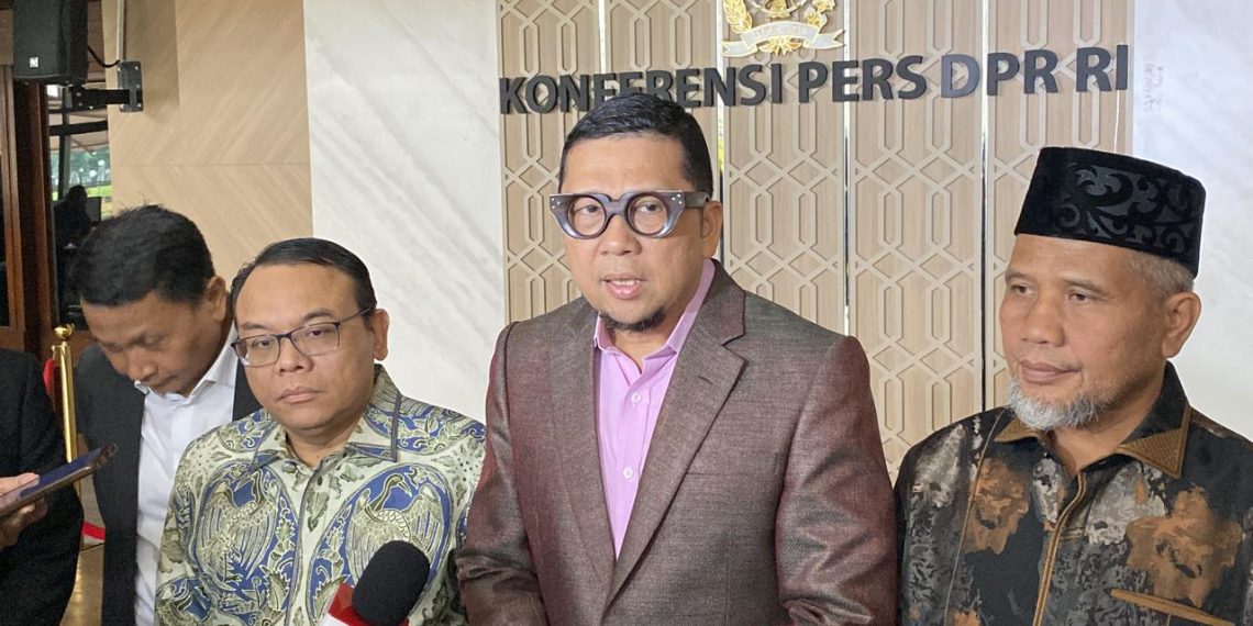Ahmad Doli Kurnia (kedua dari kanan)