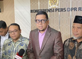 Ahmad Doli Kurnia (kedua dari kanan)