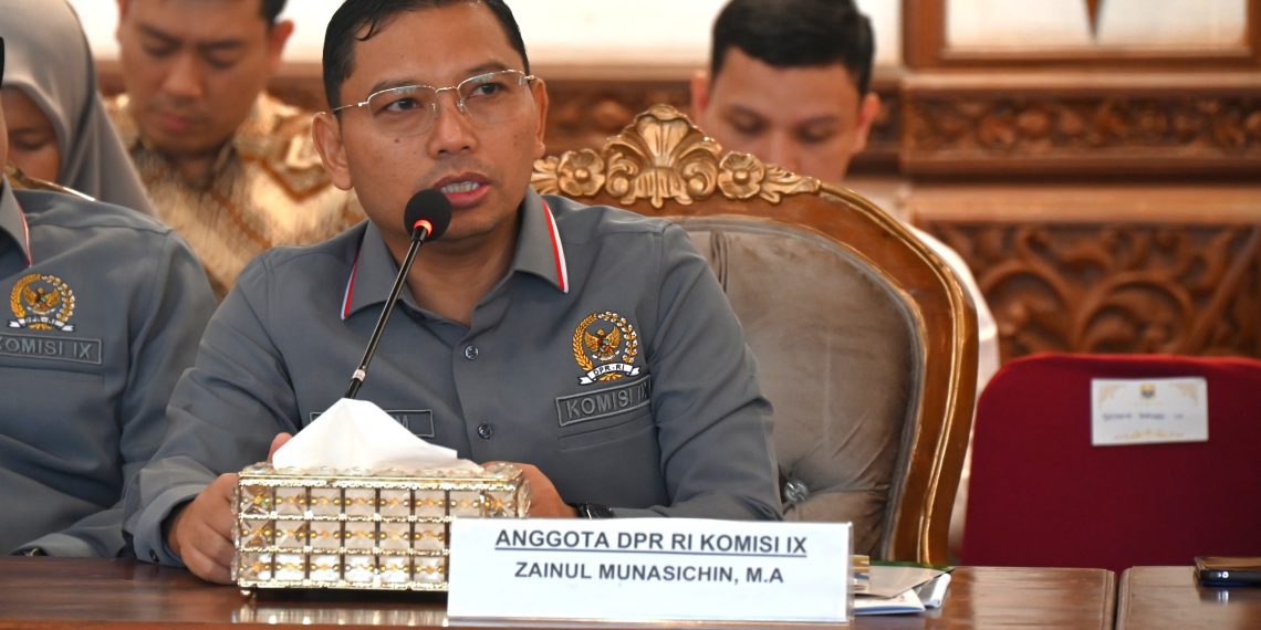 Anggota Komisi IX DPR RI, Zainul Munasichin,