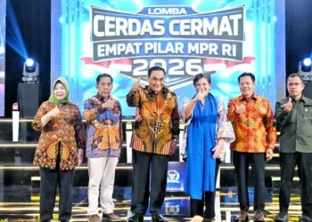 Wakil Ketua MPR RI, Bambang Wuryanto (tengah)