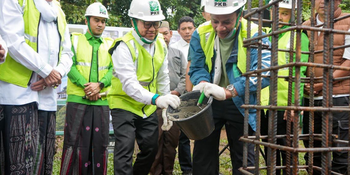 Ketua Umum PKB, Muhaimin Iskandar atau Cak Imin (kiri)