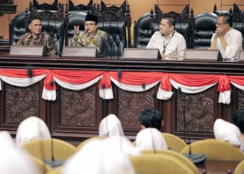 Anggota Komisi XI DPR RI Fraksi PKB, Muhammad Hasanuddin Wahid (kedua dari kiri)