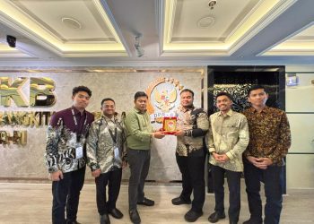 Oleh Soleh saat menerima audiensi Perhimpunan Pelajar Indonesia (PPI) Dunia di Gedung DPR RI, Senin (20/4/2026).