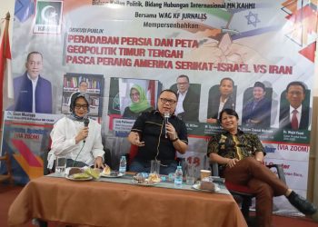 Dosen Universitas Islam Internasional Indonesia (UIII), Zezen Zaenal Mutaqin (kanan)