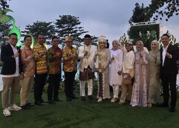 Kepala BSNPG, Syahmud Ngabalin, saat menghadiri pernikahan kader Golkar Kuiningan, Senin (27/04)