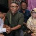 Menko PM, Muhaimin Iskandar, saat berkunjung ke kediaman salah satu korban kecelakaan kereta api di Jakarta, Senin (27/04)