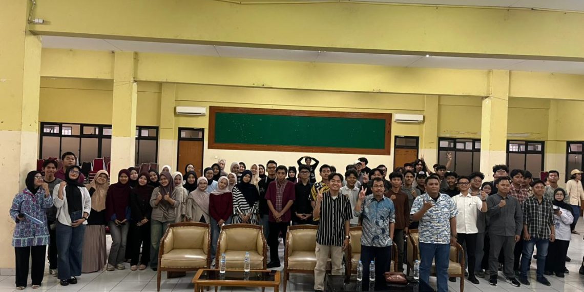 Diskusi Publik bertajuk “Pendidikan: Hak Konstitusi atau Komoditas Ekonomi?” yang digelar Dewan Eksekutif Mahasiswa Fakultas Dakwah dan Ilmu Komunikasi (DEMA FDIKOM) UIN Syarif Hidayatullah Jakarta.